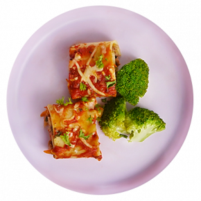 Bolognese lasagna rolls with a side of broccoli