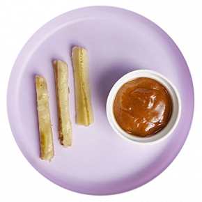 Banano con mantequilla de almendras y canela